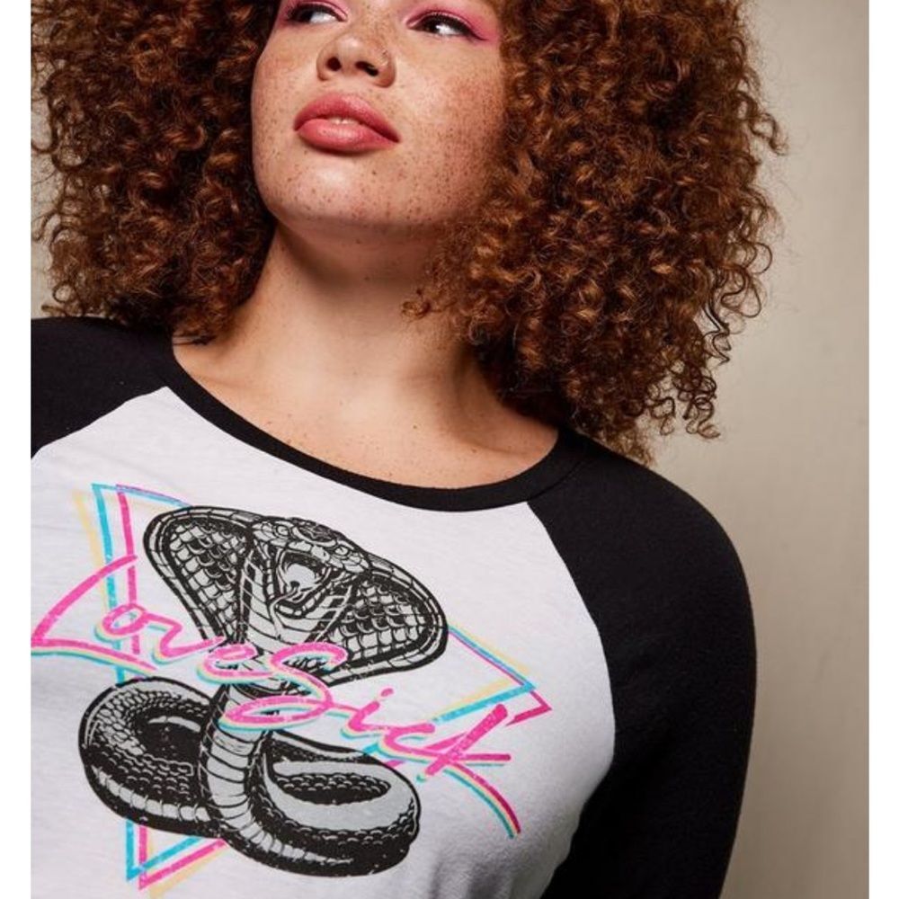 Torrid Lovesick BASEBALL TEE - LOVESICK SNAKE WHITE & BLACK size 1X XL